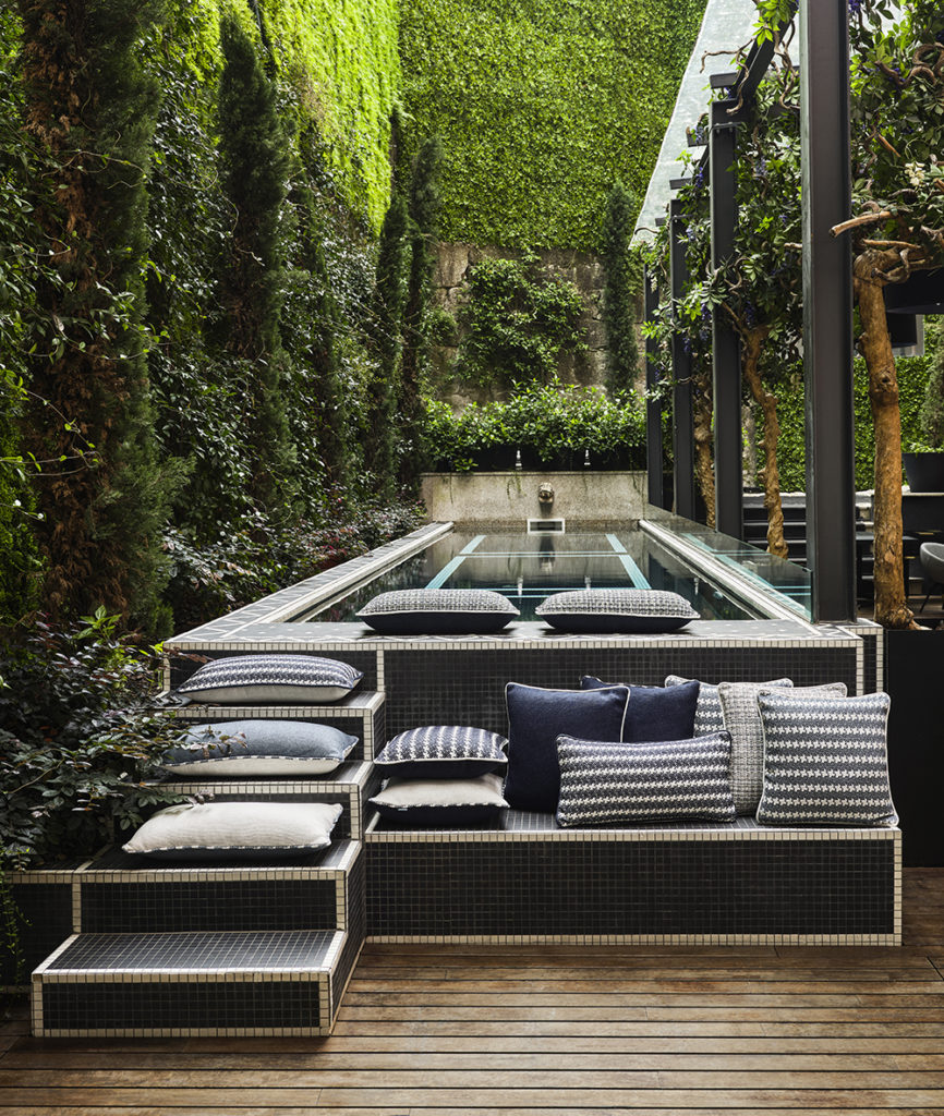 Outdoor2 2070 02 866x1024 1