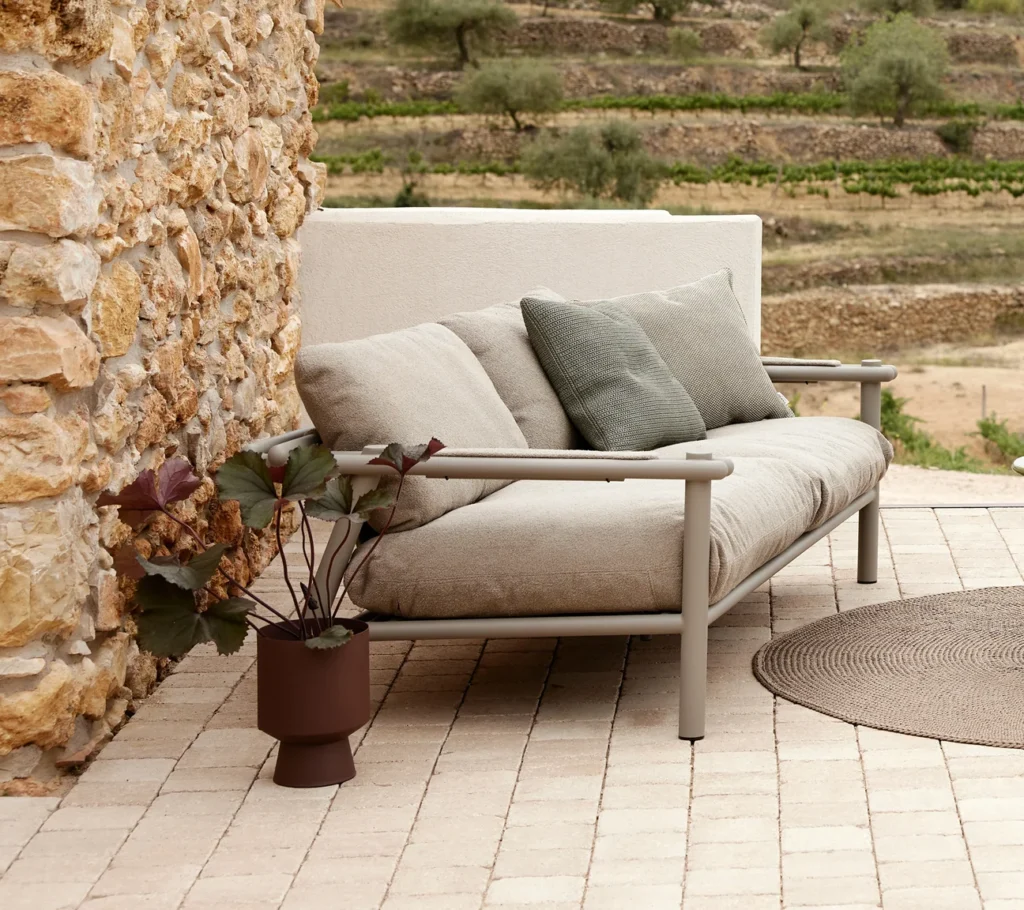 Sticks_sofa_alu_5142_b97ca6a8-2ea1-4b05-92b9-c9f9ed6b79e7_1296x