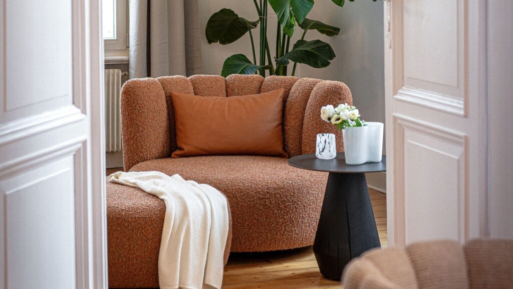 mileu-gaia-divano-lounge-sess-ottoman-gaia-chr-kff-ivy-sidetable-asco-1-2000x-q90