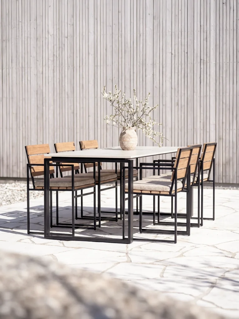signe-dining-chairs-diana-table-outdoor-gotland-sweden-by-crea
